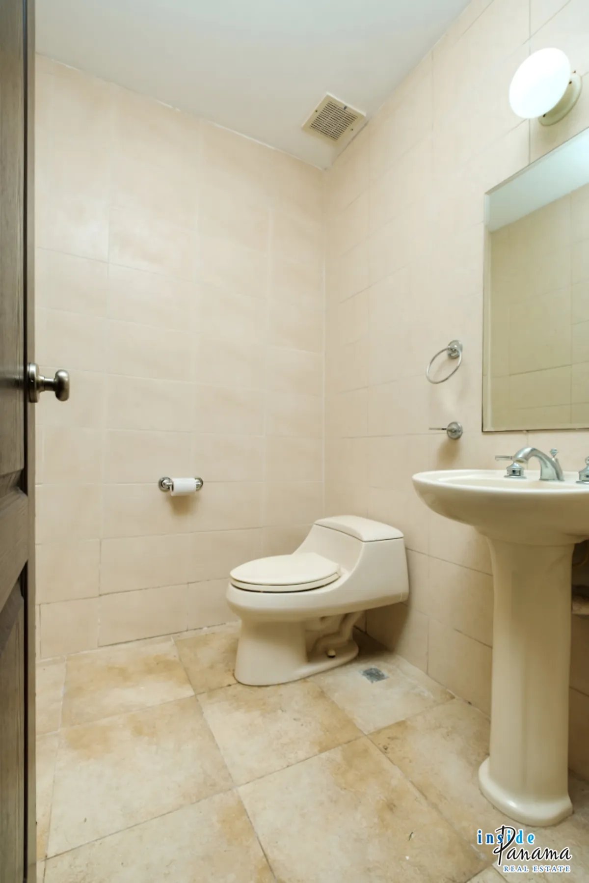 Spacious Two Bedroom Condo for Sale in Coronado Panama
