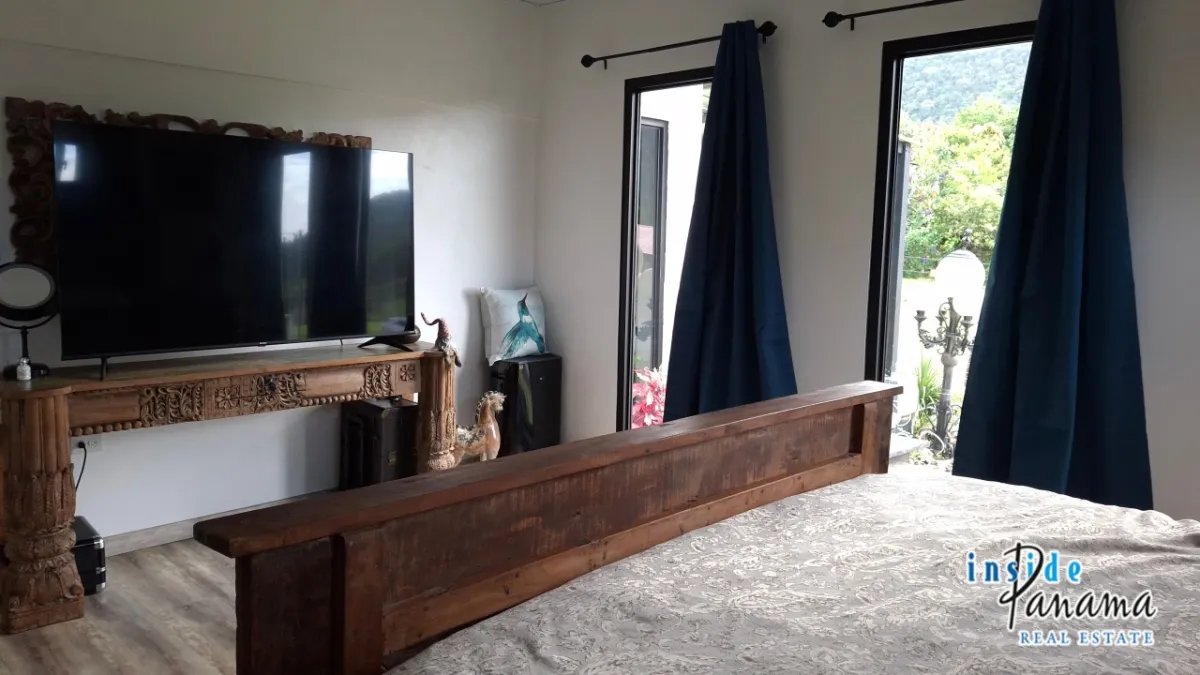 House For Sale in Los Planes Gualaca Panama