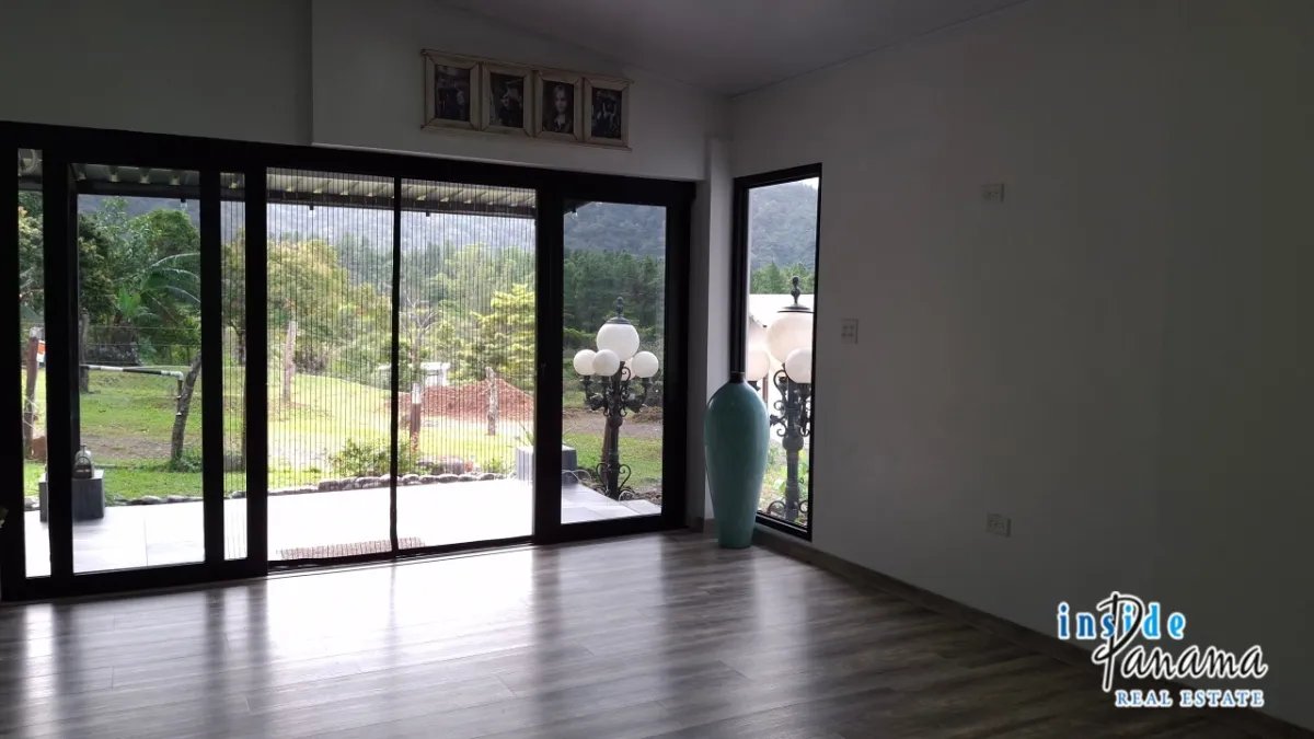 House For Sale in Los Planes Gualaca Panama