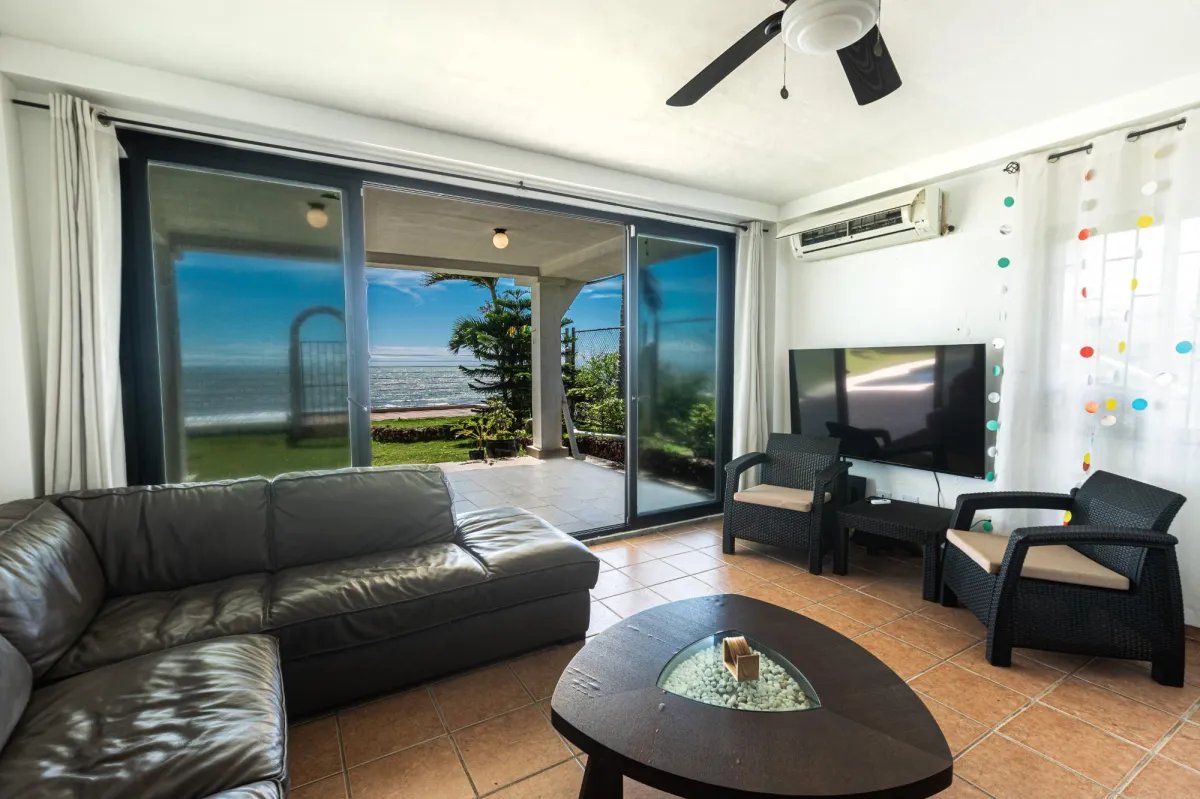 Complex of 3 houses Ocean Front Malibu Beach