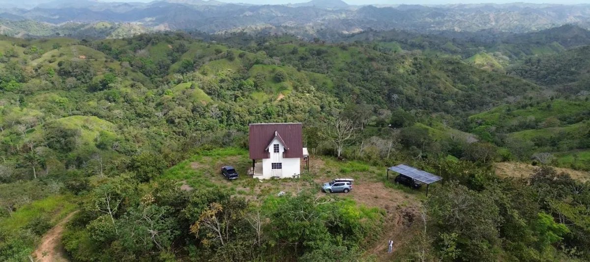 Off-grid mountain house with 360° view, Nuario