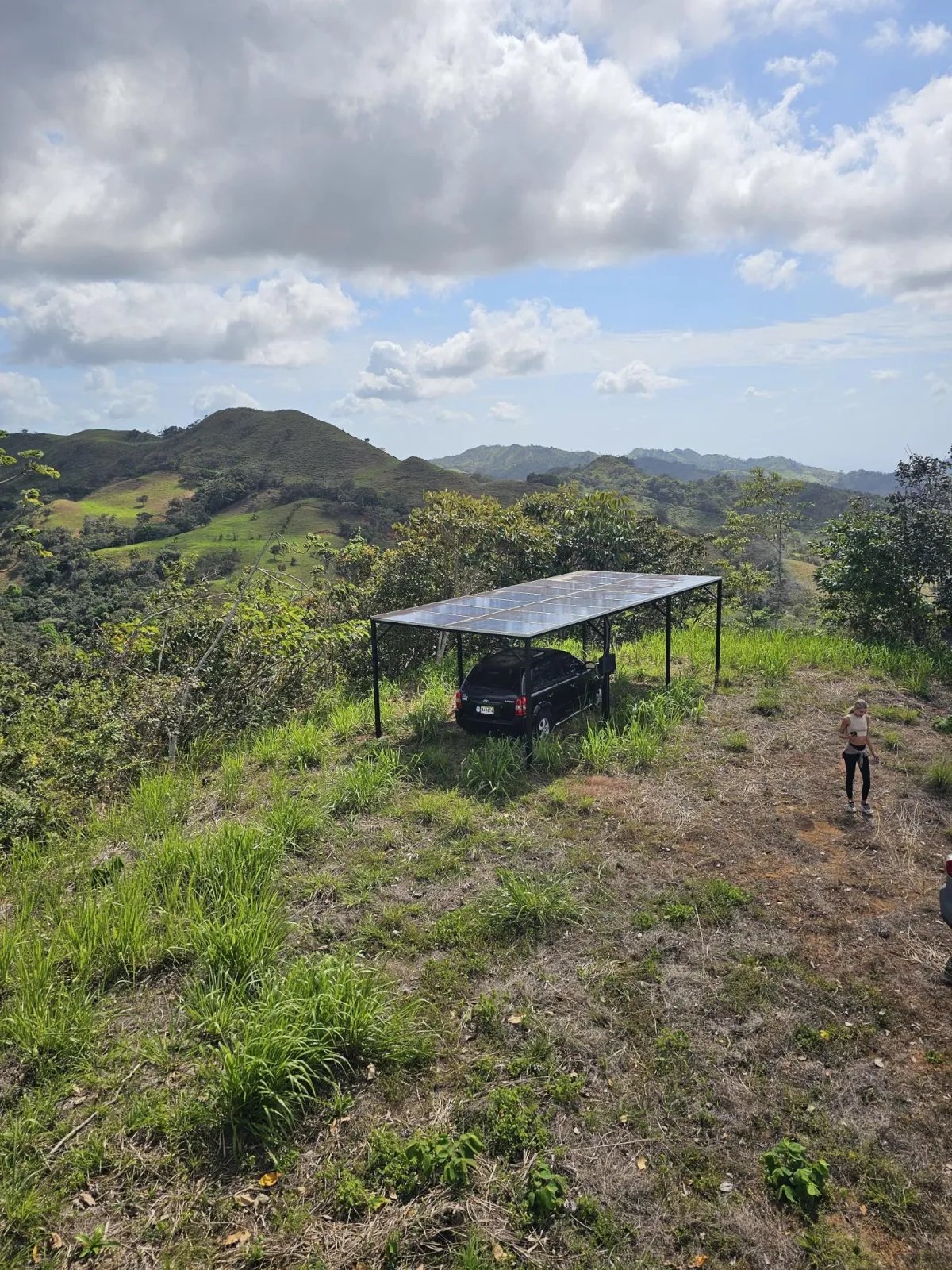 Off-grid mountain house with 360° view, Nuario