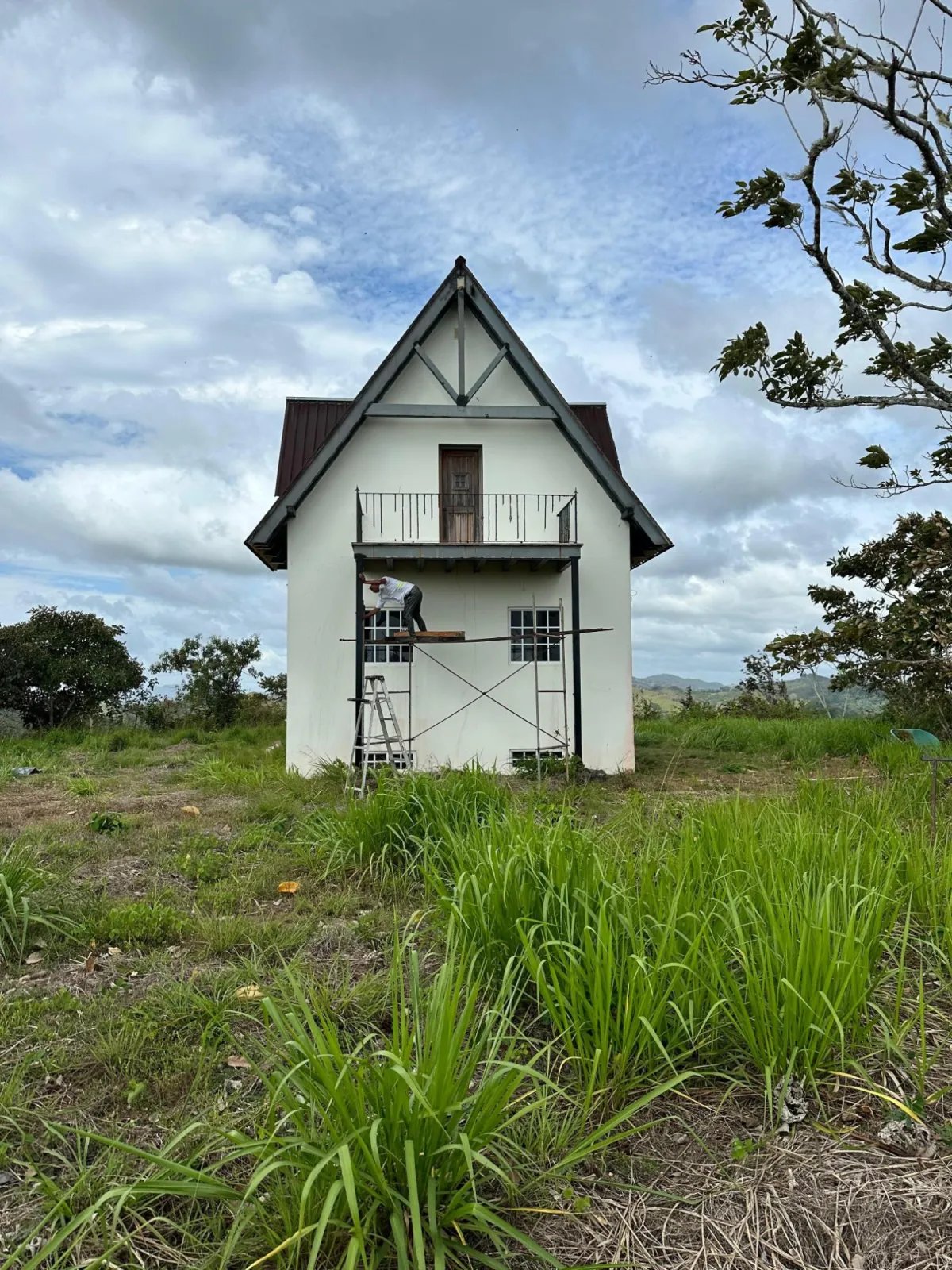 Off-grid mountain house with 360° view, Nuario