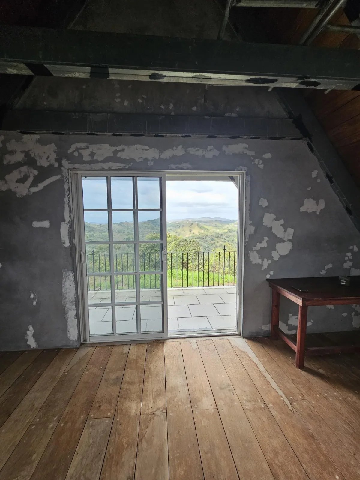 Off-grid mountain house with 360° view, Nuario