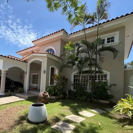 Casa à Venda em Costa Del Este