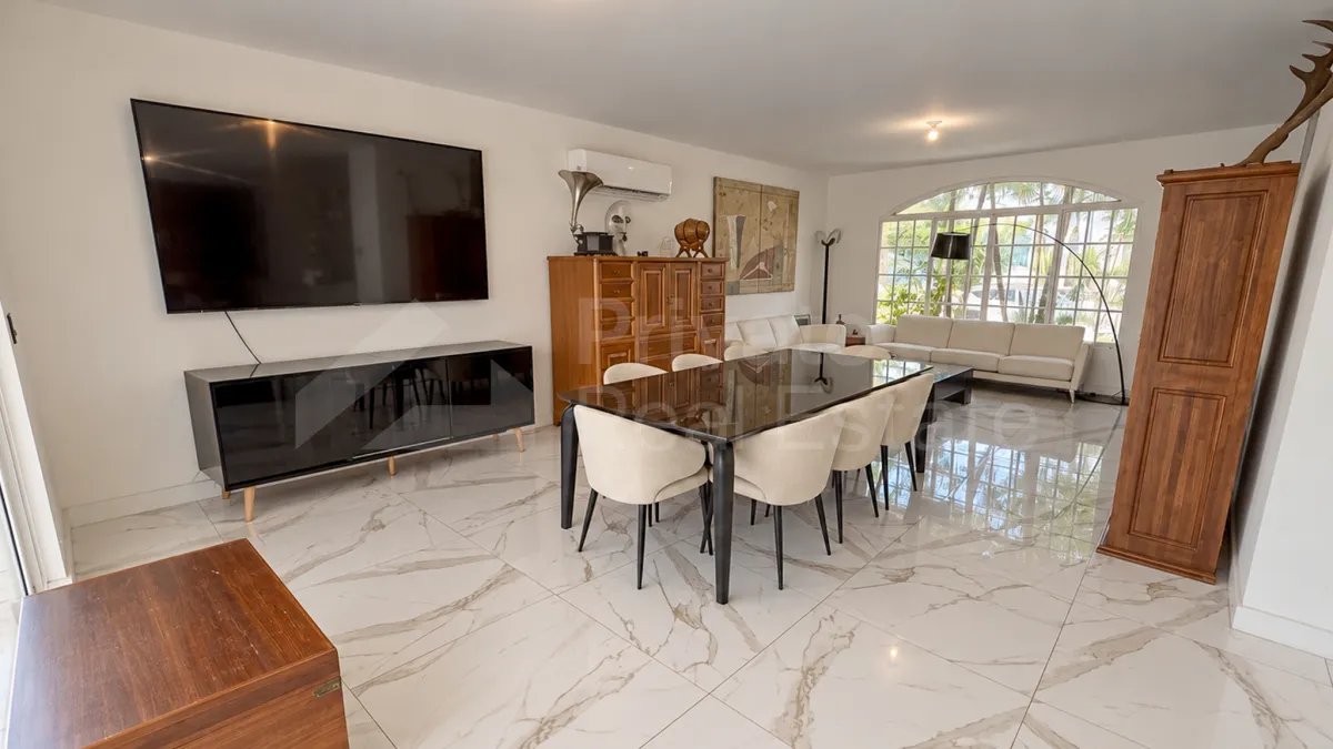 Casa à Venda em Costa Del Este