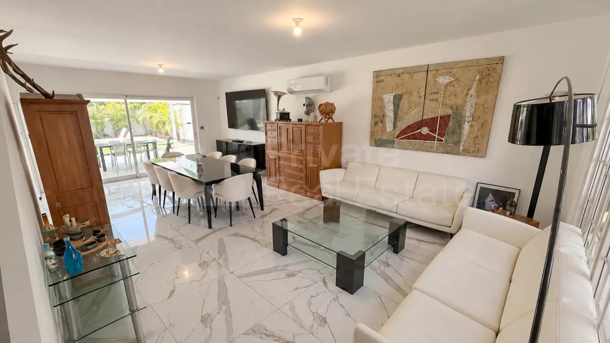Casa à Venda em Costa Del Este