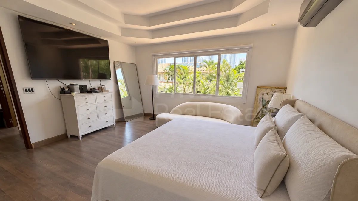 Casa à Venda em Costa Del Este