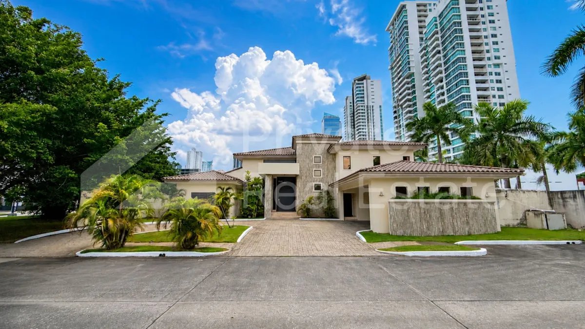 Se Vende casa en Paseo del parque Costa del Este