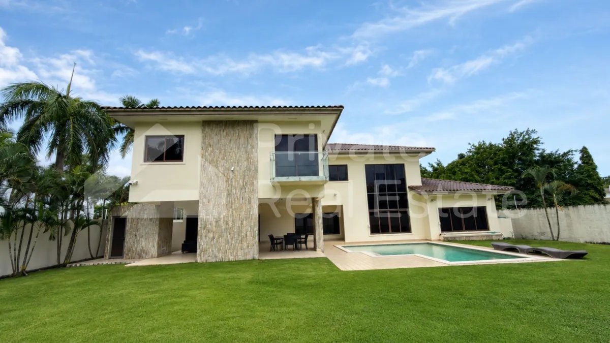 Se Vende casa en Paseo del parque Costa del Este
