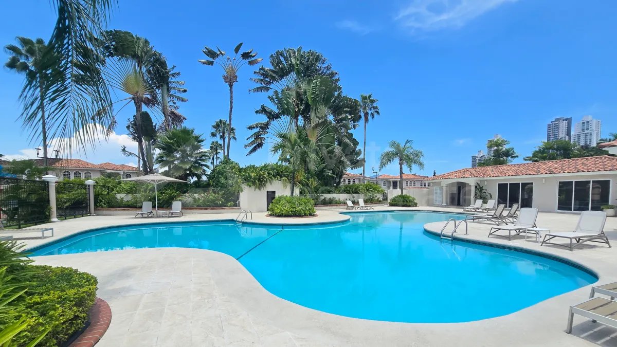 Casa à Venda em Costa Del Este