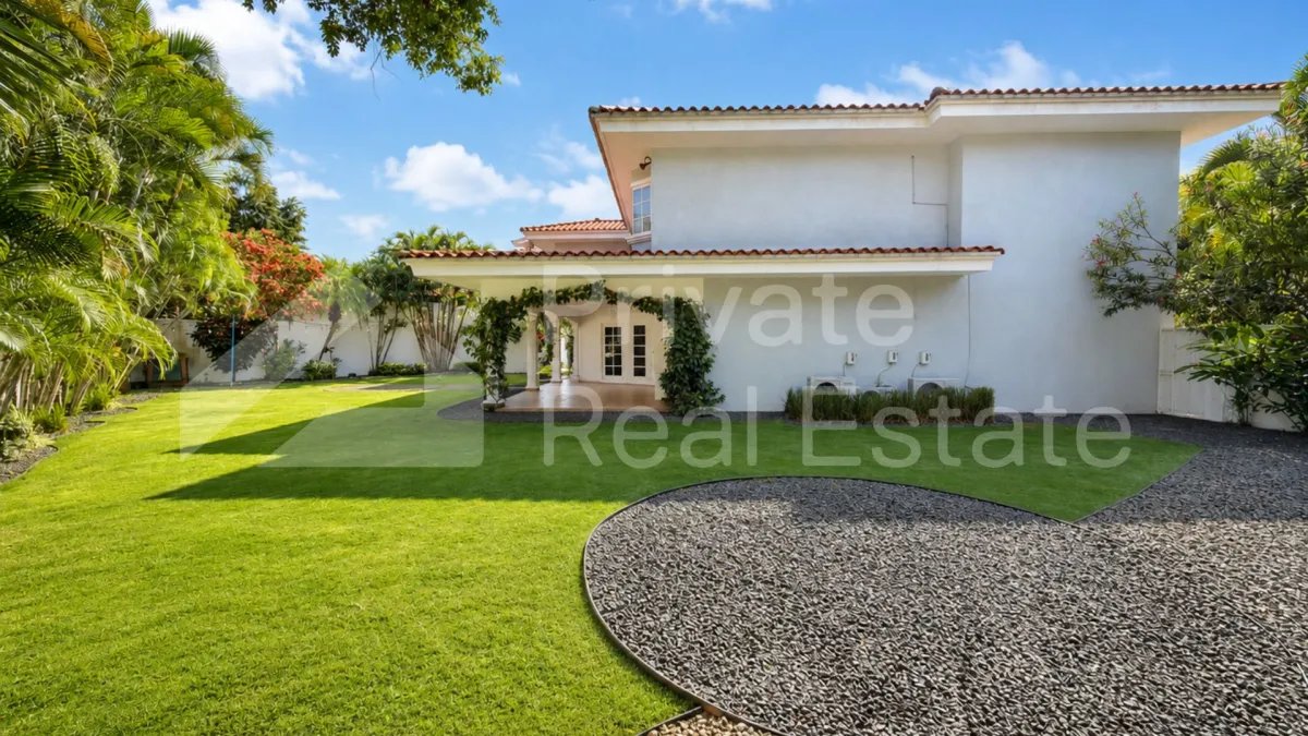 Se Vende casa en Costa Serena Costa del Este