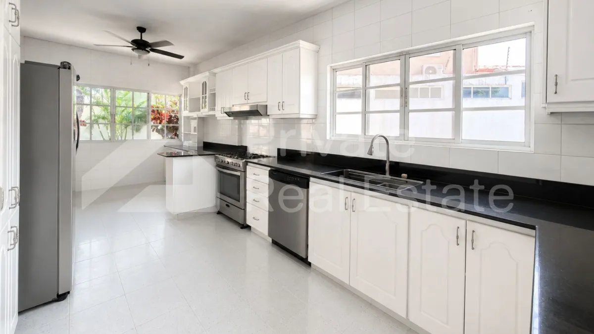 Se Vende casa en Costa Serena Costa del Este