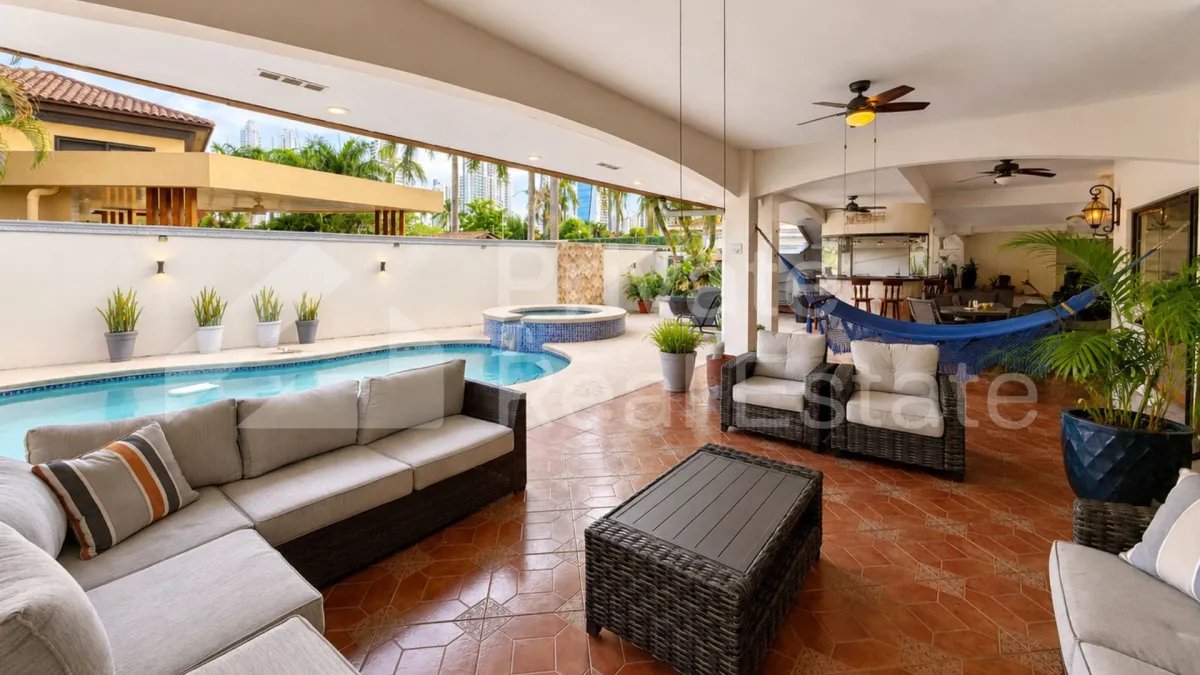 House for Sale in Costa del Este Ph Antigua