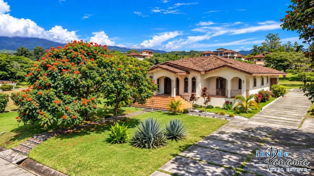Casa à Venda em Pocrí