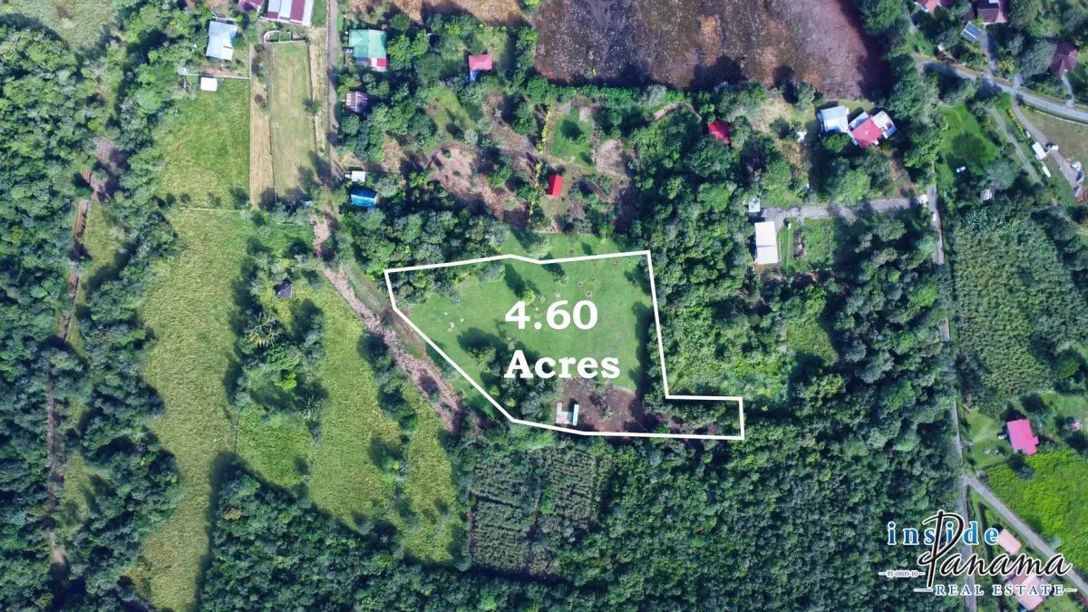 Terreno à Venda em Quebros