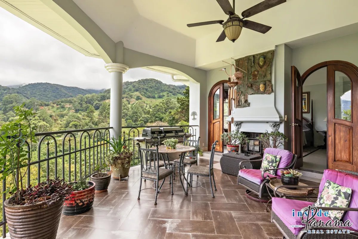 Sophisticated Mountain House in The Springs Palo Alto Boquete