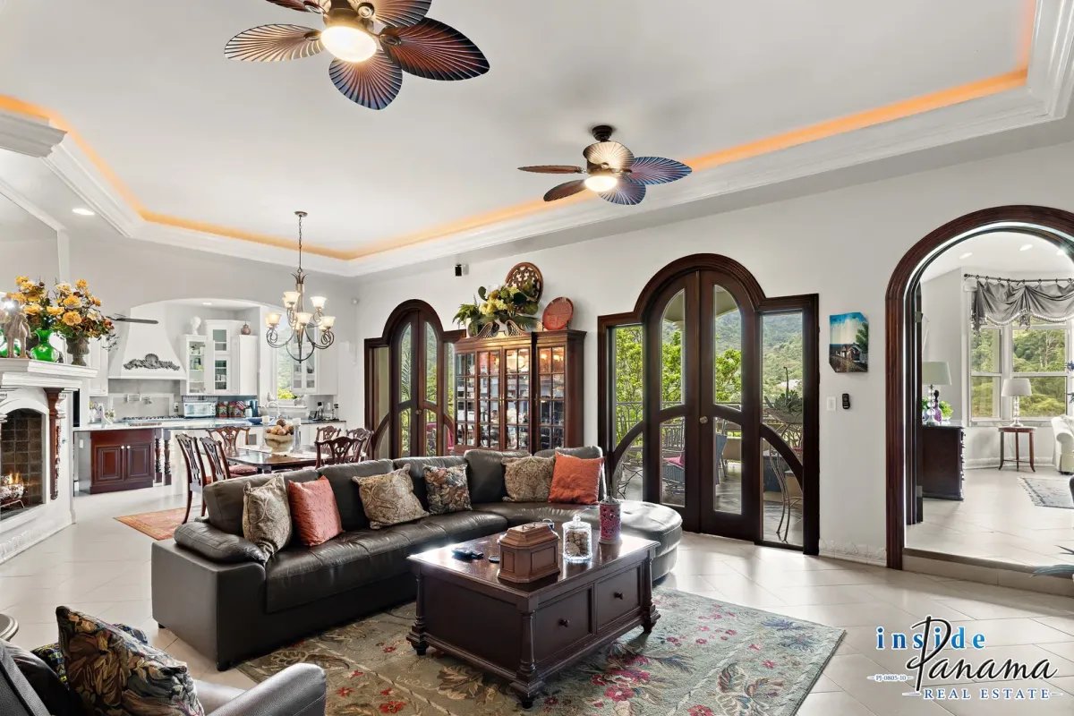 Sophisticated Mountain House in The Springs Palo Alto Boquete