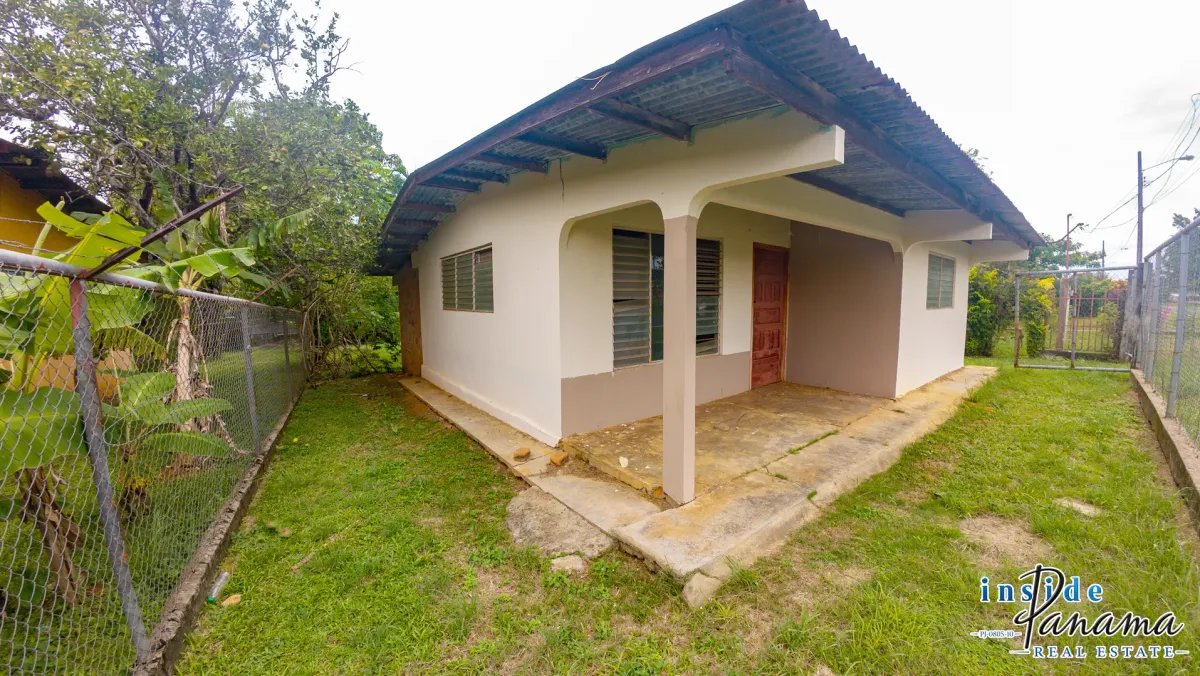 Casa à Venda em Santiago