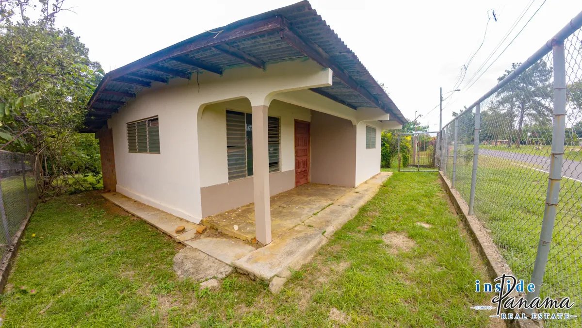 Casa à Venda em Santiago