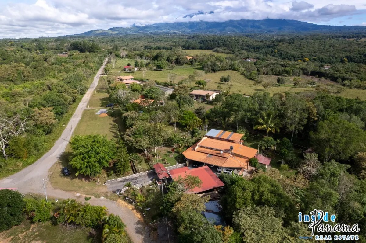 3 Bedroom Home with detached Workshop in Potrerillos Arriba Panama