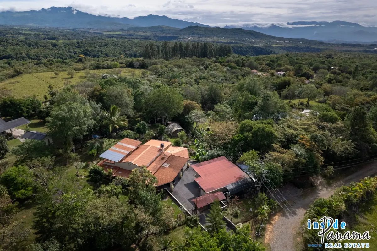 3 Bedroom Home with detached Workshop in Potrerillos Arriba Panama
