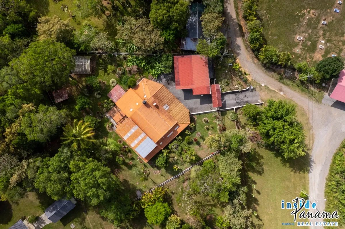 3 Bedroom Home with detached Workshop in Potrerillos Arriba Panama