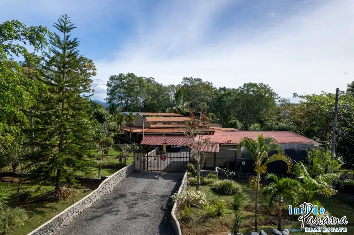 3 Bedroom Home with detached Workshop in Potrerillos Arriba Panama