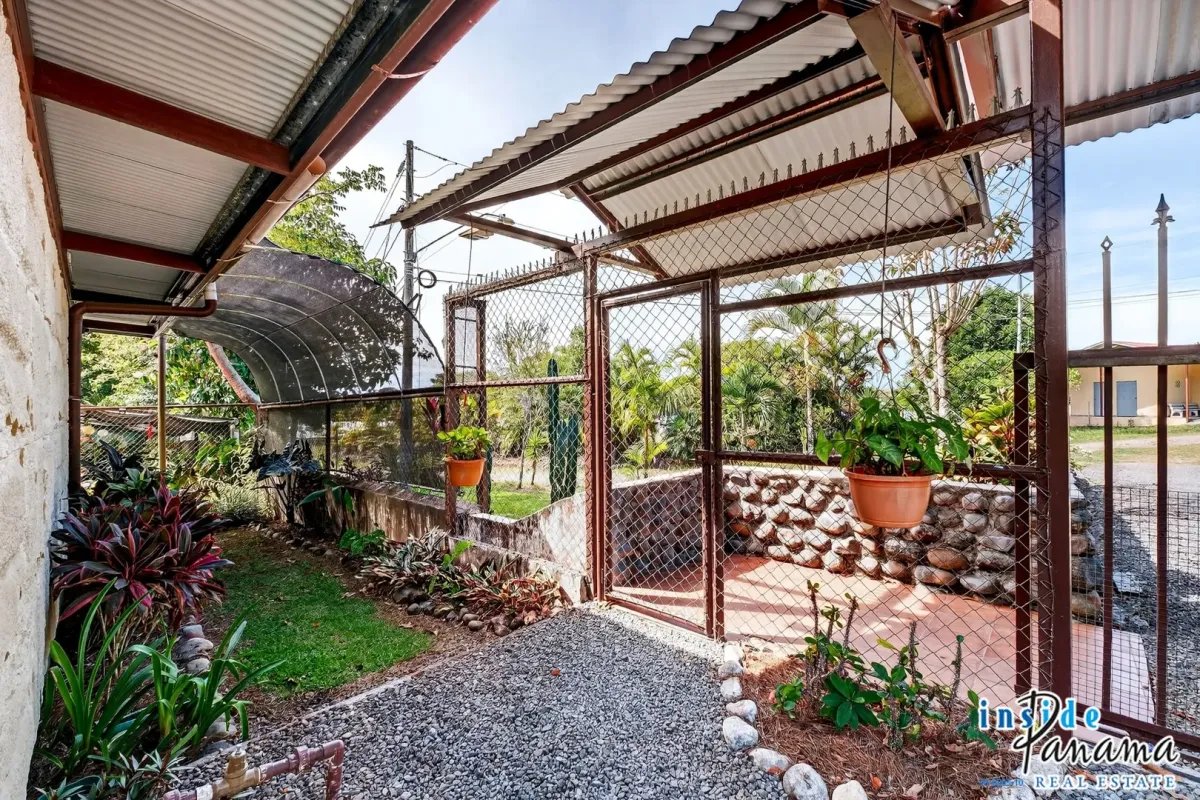 3 Bedroom Home with detached Workshop in Potrerillos Arriba Panama