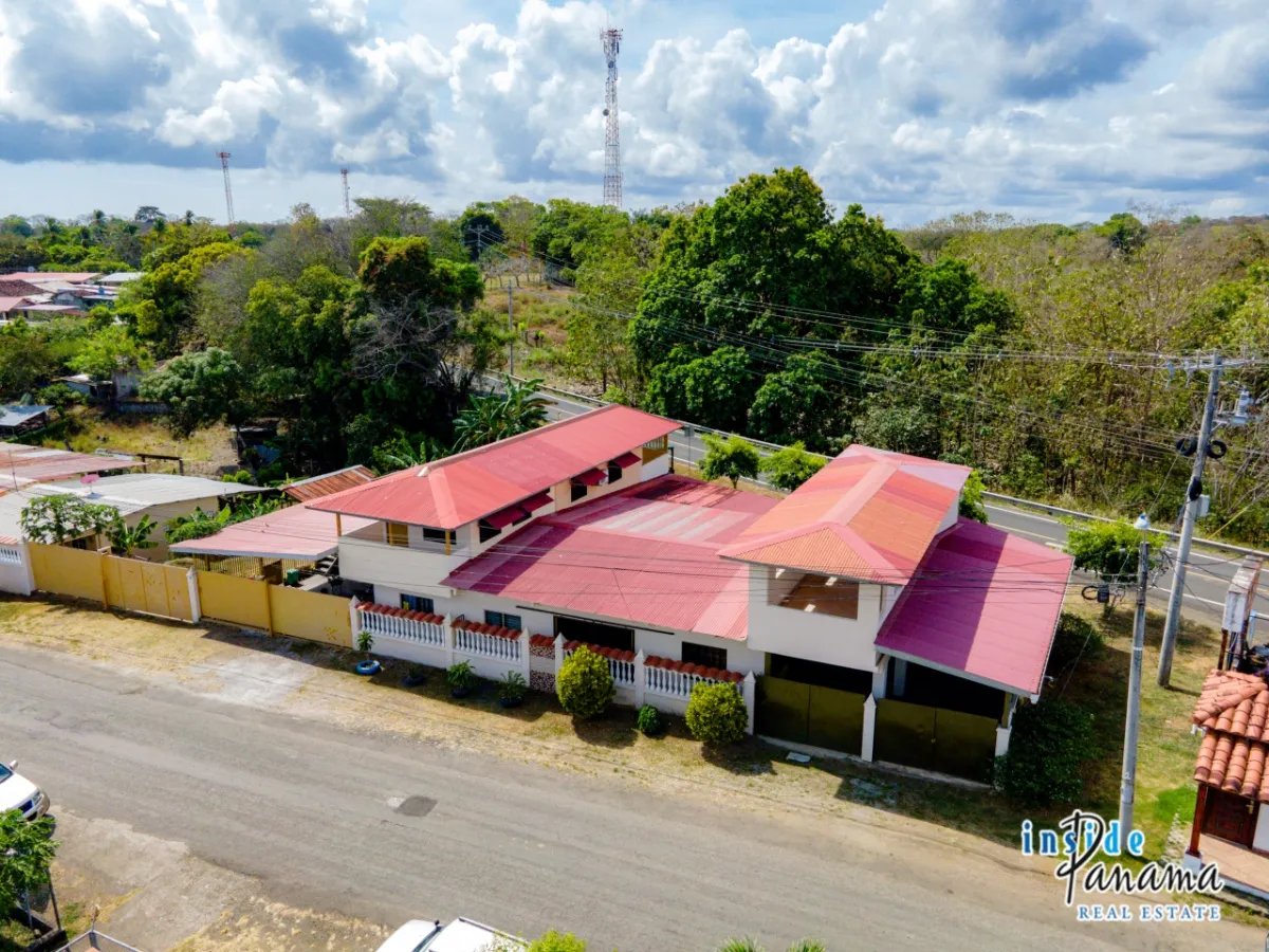 Casa à Venda em Pocrí