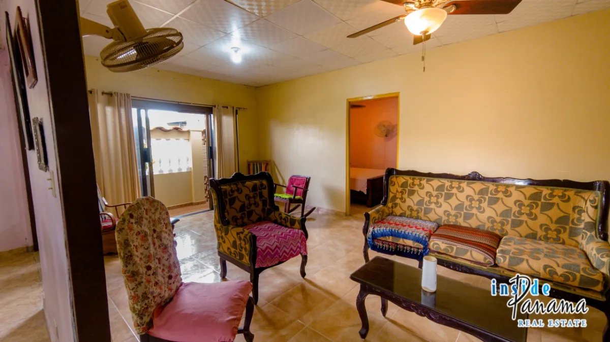 Casa à Venda em Pocrí