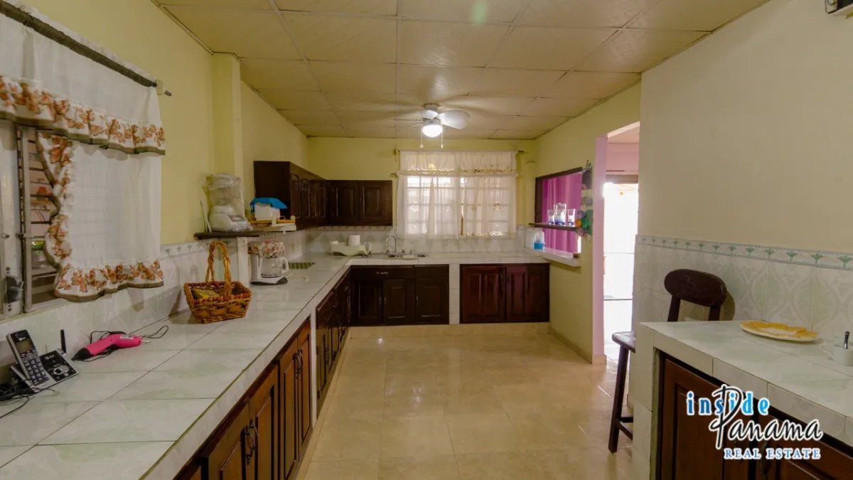 Casa à Venda em Pocrí