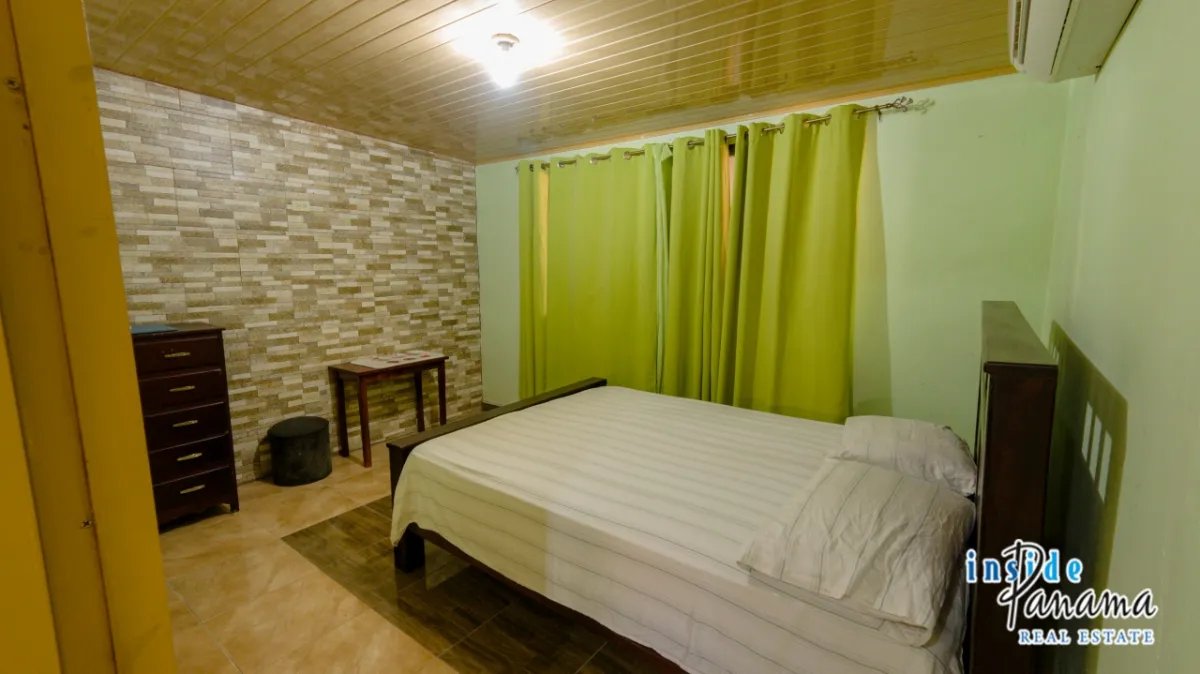 Casa à Venda em Pocrí