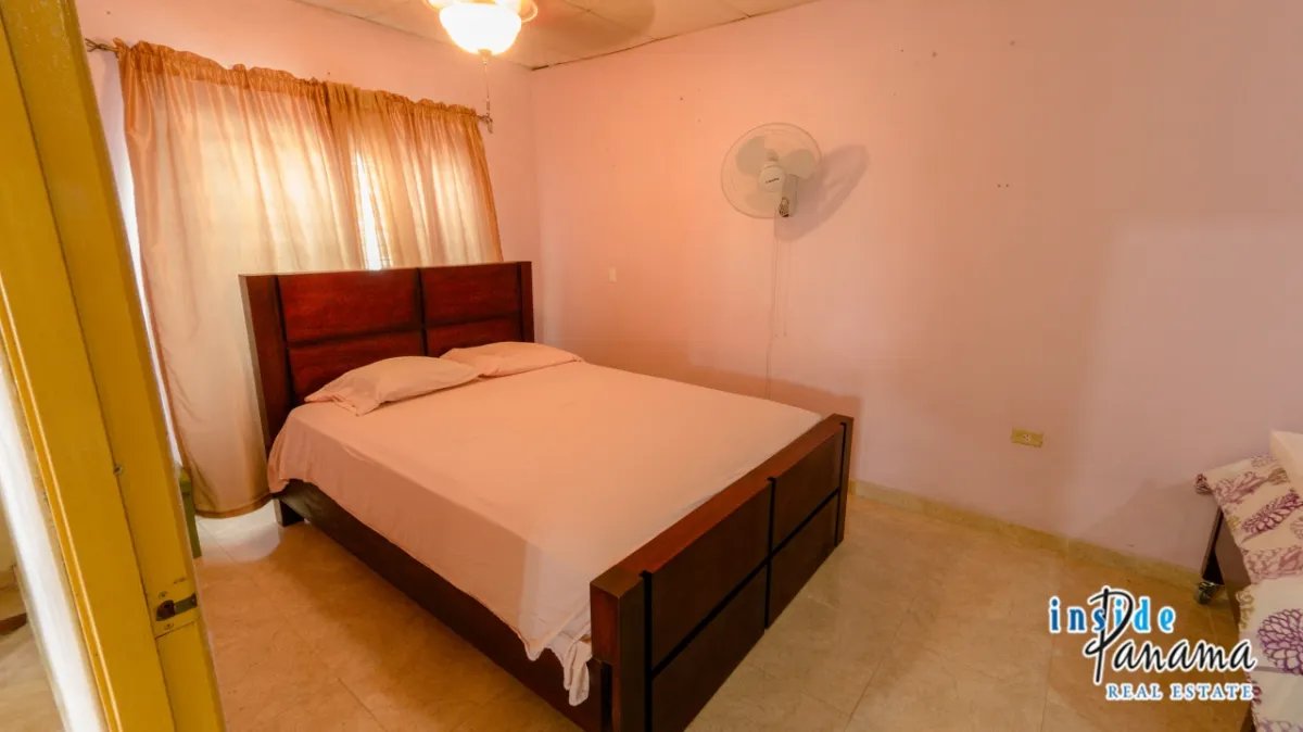 Casa à Venda em Pocrí