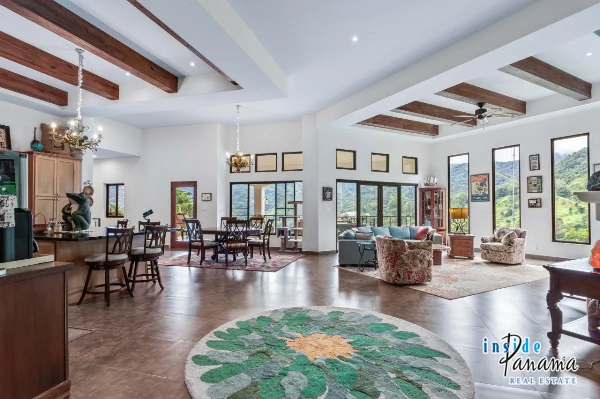 Luxury 4 Bedroom Estate in Exclusive The Springs Boquete