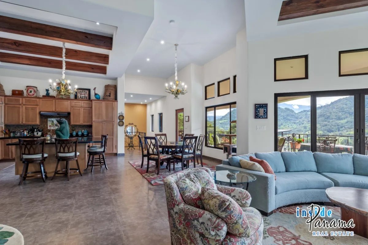 Luxury 4 Bedroom Estate in Exclusive The Springs Boquete