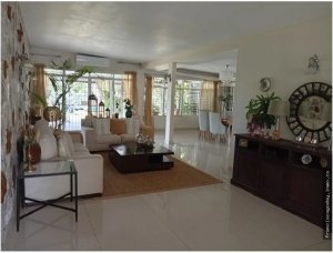 Casa à Venda