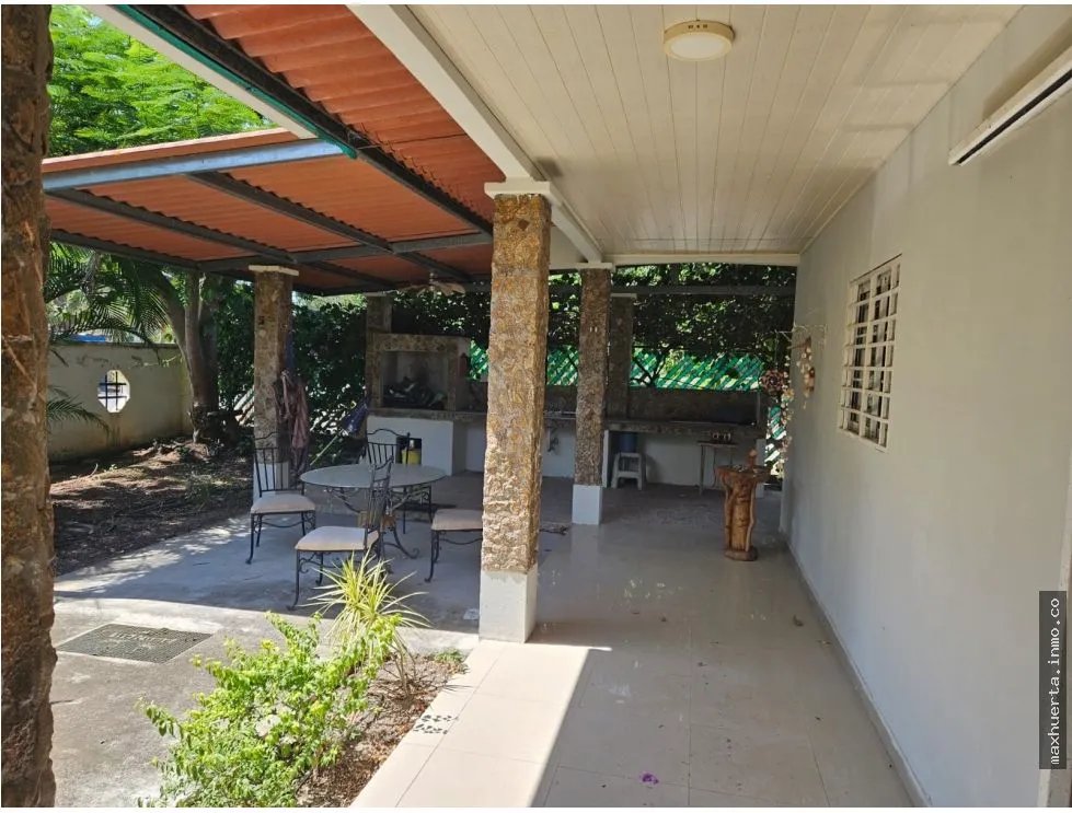 BEACH HOUSE IN GATED RESIDENTIAL COMMUNITY WITH SOCIAL AREAS