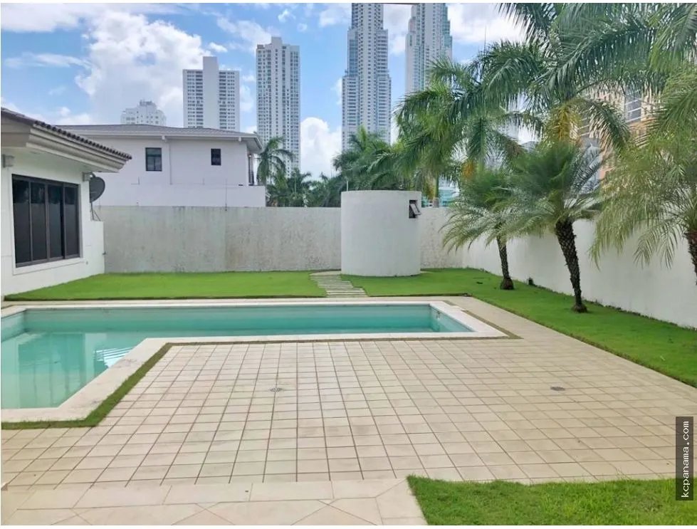 Casa à Venda em Costa Del Este