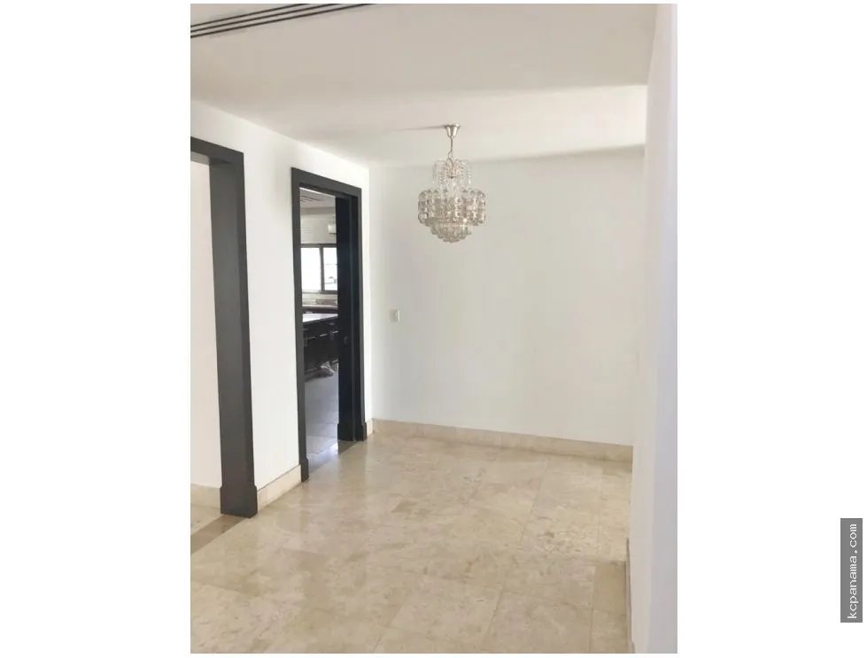 Casa à Venda em Costa Del Este