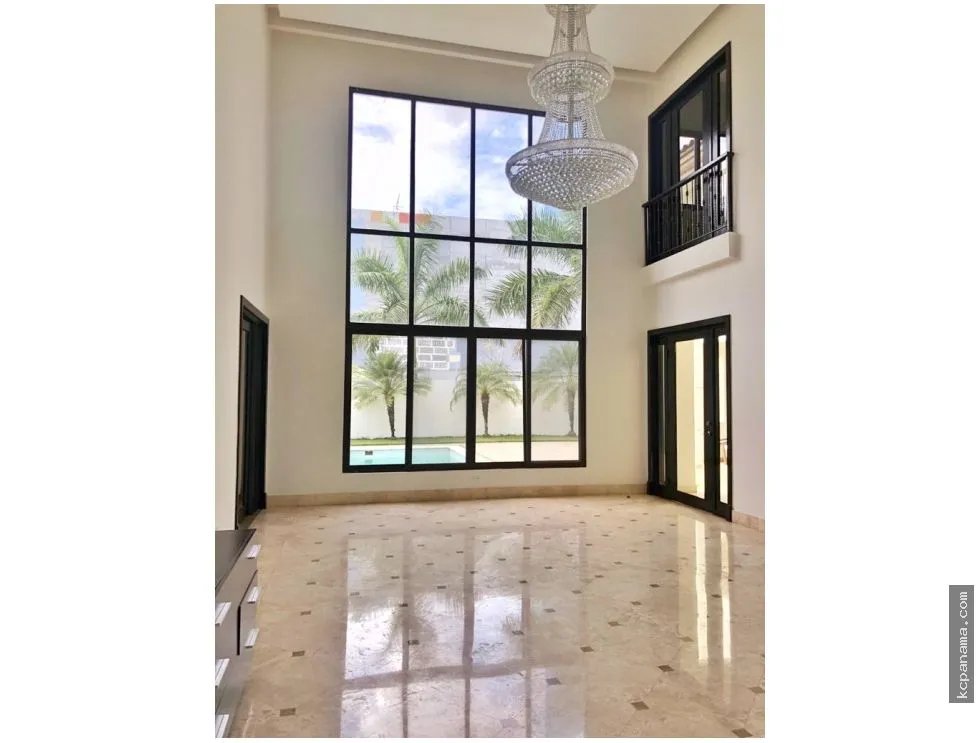 Casa à Venda em Costa Del Este
