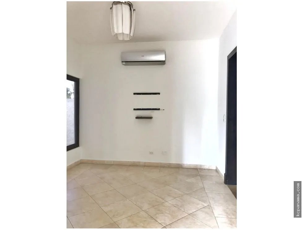 Casa à Venda em Costa Del Este