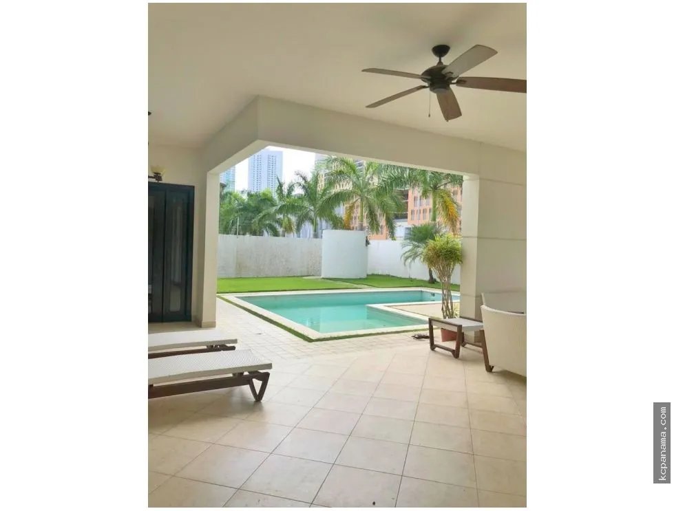 Casa à Venda em Costa Del Este