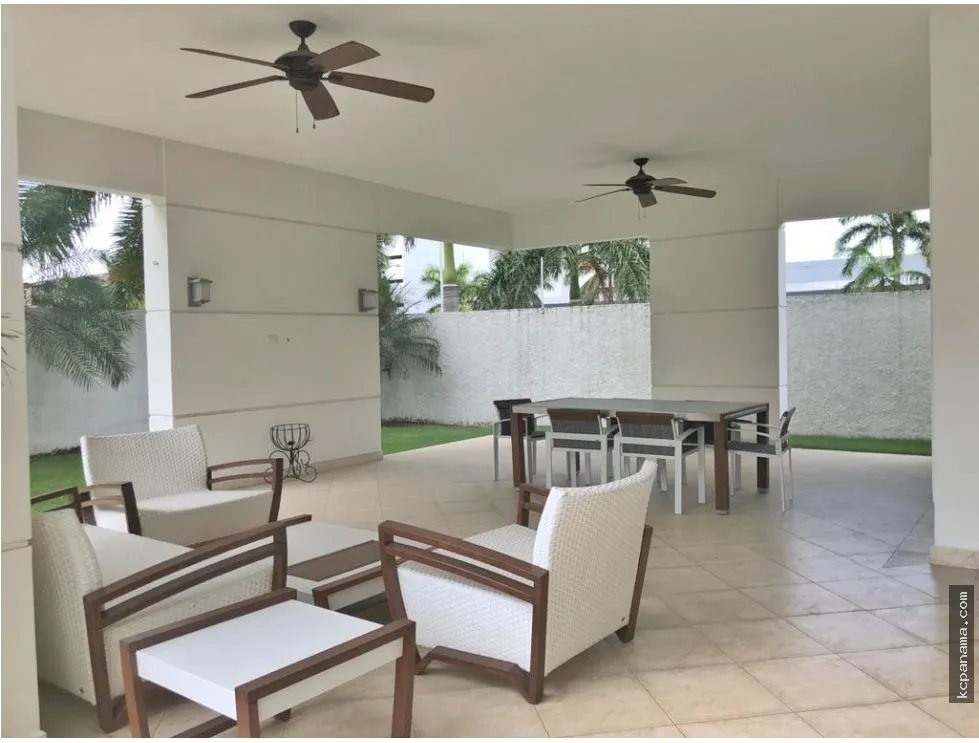Casa à Venda em Costa Del Este