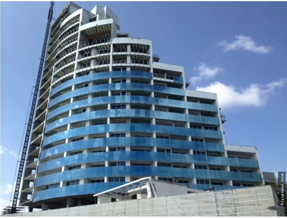 SE VENDE APARTAMENTO FRENTE AL MAR EN PH OCEAN WAVES GORGONA