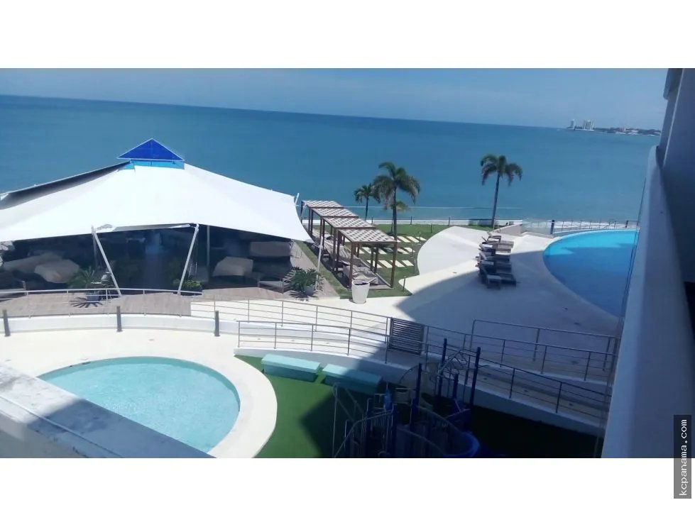 SE VENDE APARTAMENTO FRENTE AL MAR EN PH OCEAN WAVES GORGONA