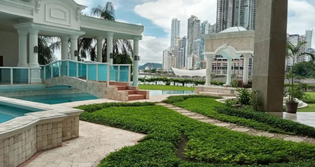 Alquiler o Venta de Apartamento Lujoso en Punta Pacífica
