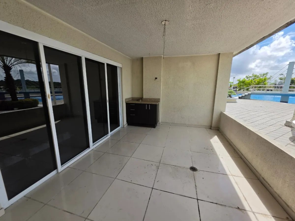 Venta de apartamento en PH Altamira Gardens, Ancón