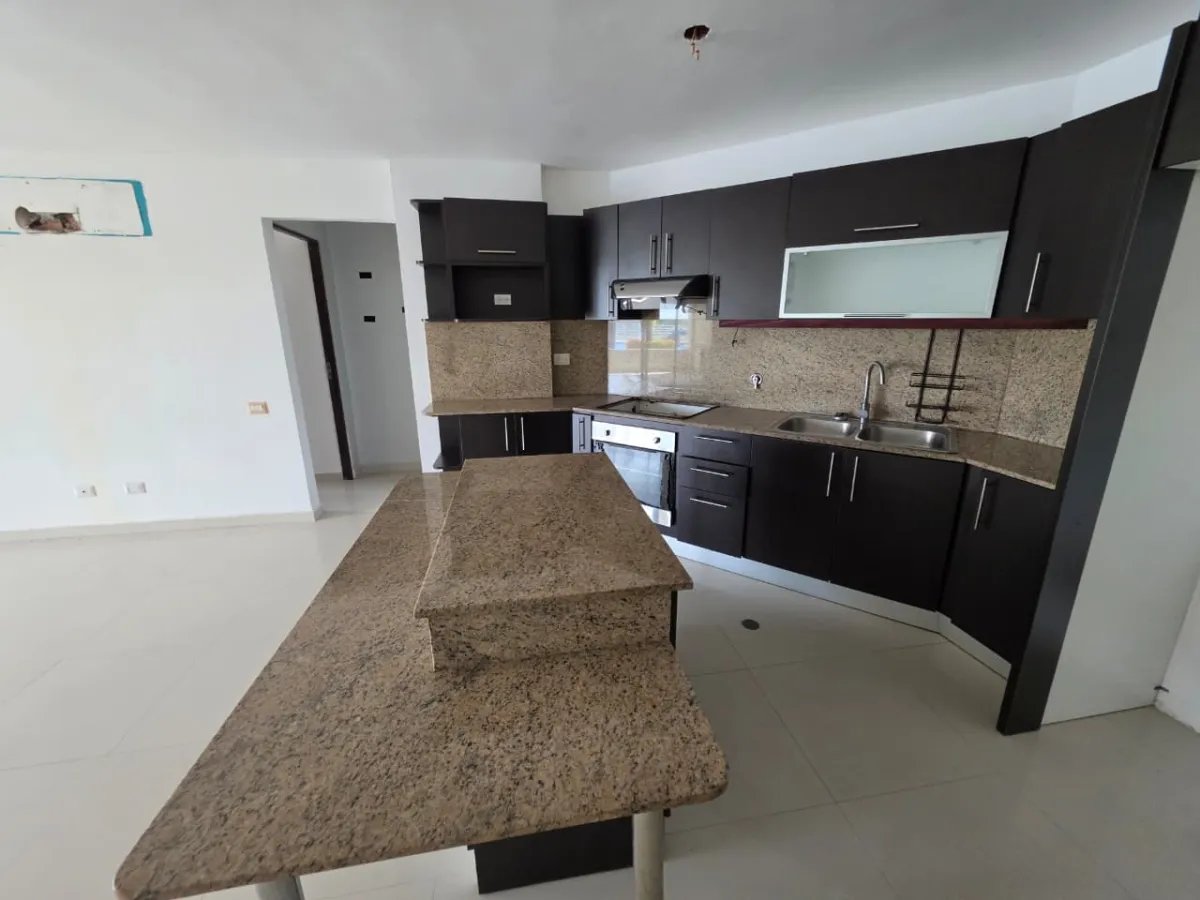 Venta de apartamento en PH Altamira Gardens, Ancón