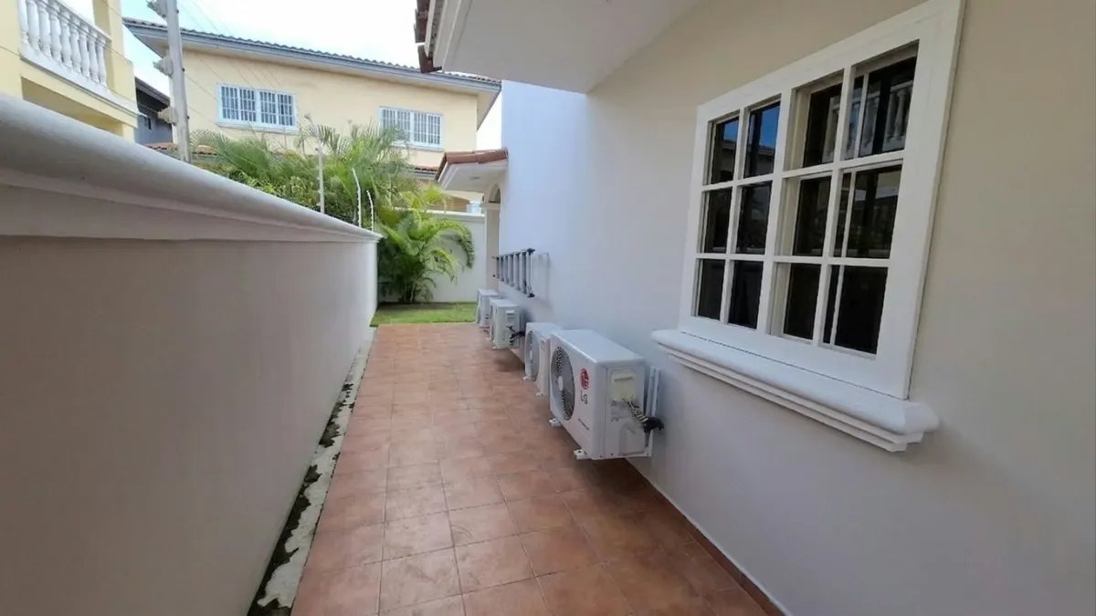 RAINFOREST VILLA CASA EN VENTA/ LAS HUACAS